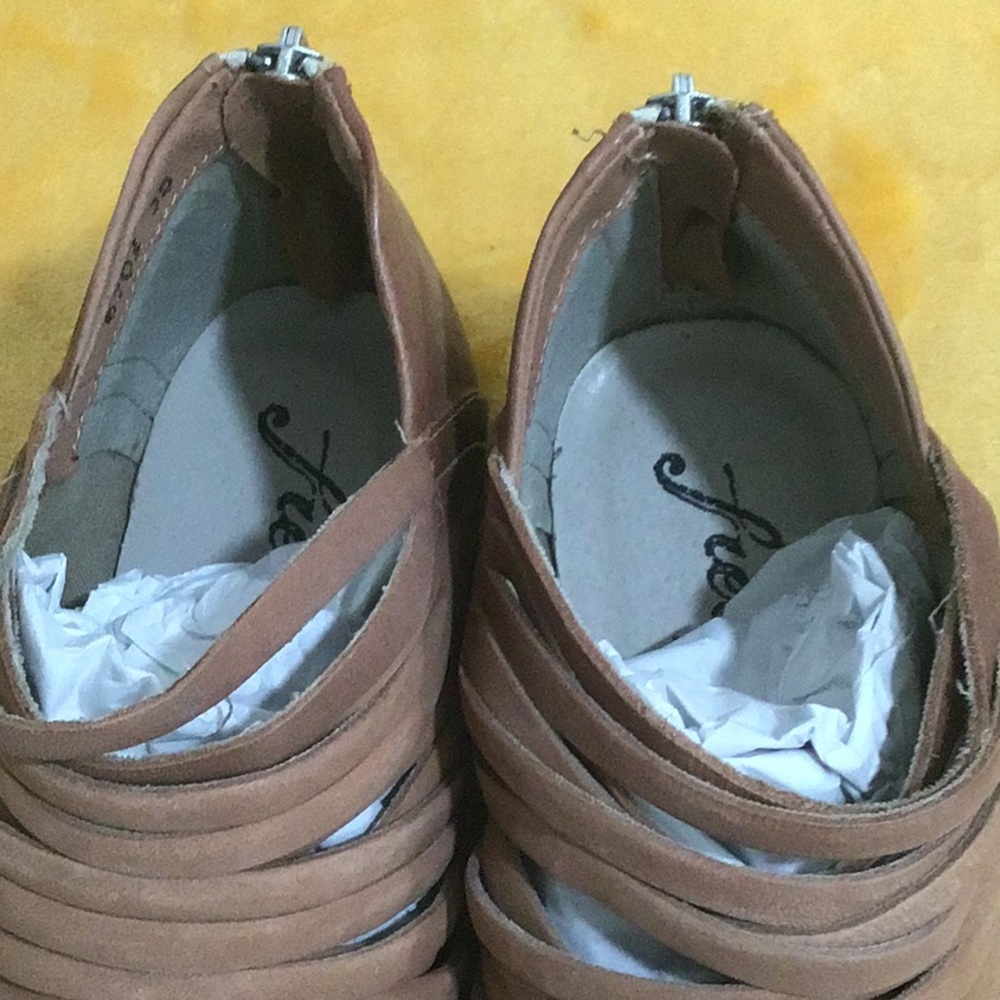 🆕 FREE PEOPLE Lost Valley Moccasin Bootie Distressed Leather - Picture 6 of 12